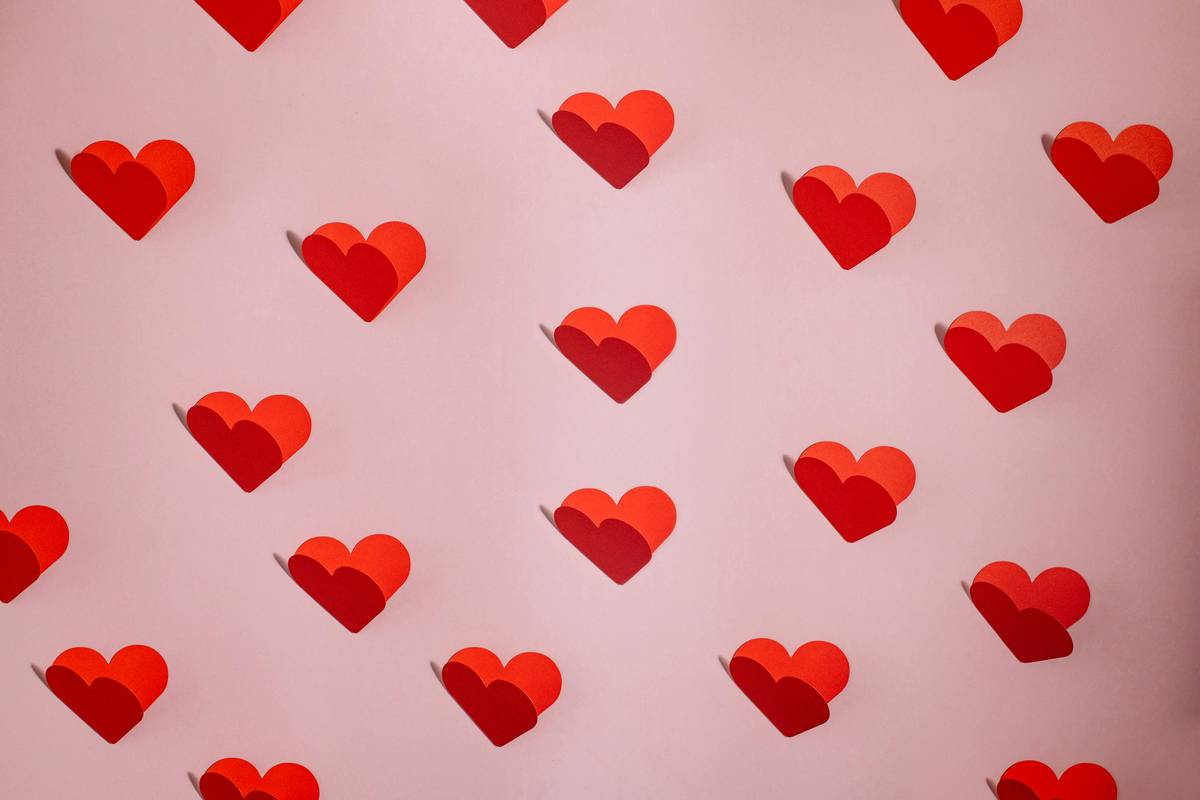 elegant valentine day decorations for home using ambient lighting and memory objects