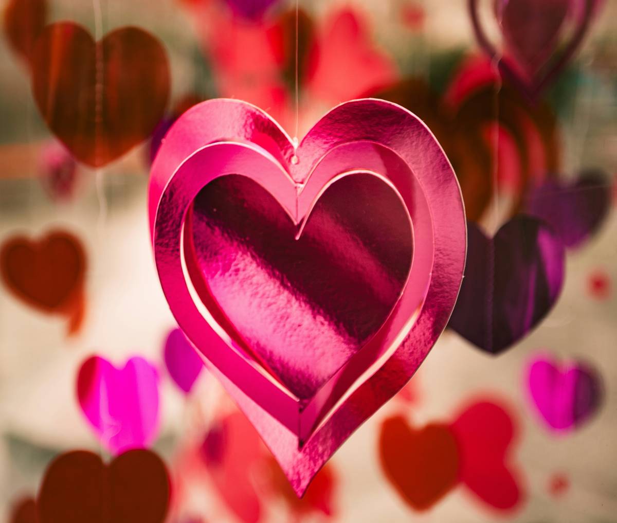 Elegant valentine day decor ideas featuring mood lighting, dried florals, and personalized touches