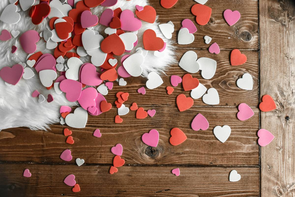 DIY valentine day decor ideas using repurposed household items and soft lighting